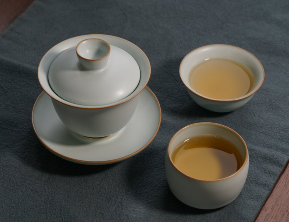 用盖碗泡茶,如何做到不烫手?_茶叶