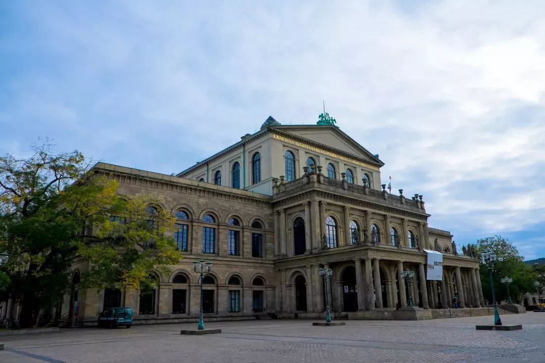 1652年的文艺复兴式立面的原样,重修的被毁于二战中的"莱布尼茨故居"