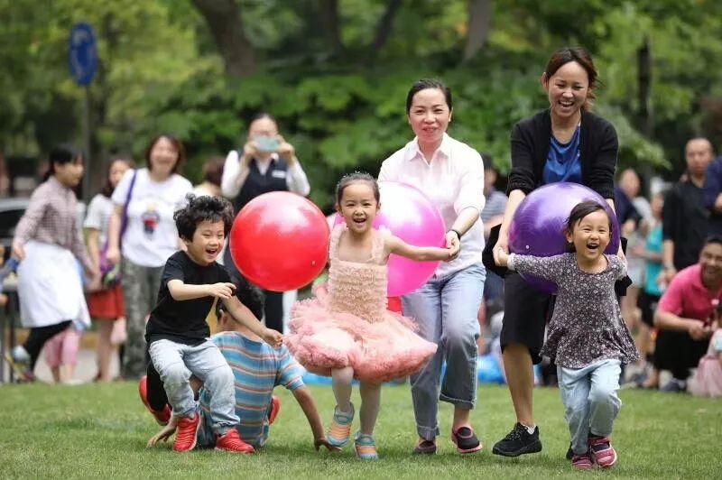【温度社区】"爸"气十足,助力环保 亲子游艺会