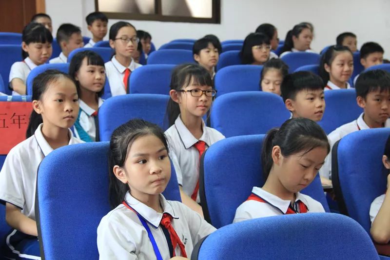 书香润童心,妙语绎风采——白燕小学举行"多读书,读好书,会读书"演讲