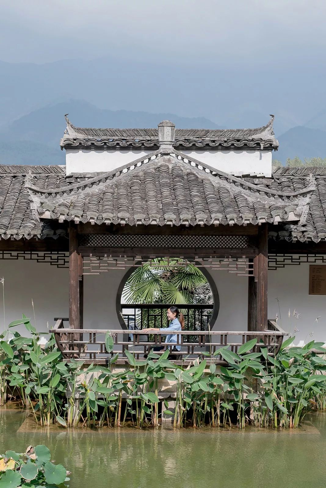 白墙青瓦,低檐粉黛的徽派设计,这才是民俗最高级打开方式!