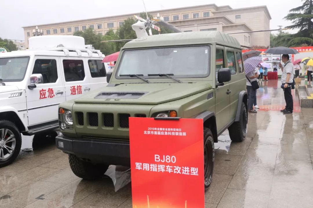 bj40应急消防指挥车;北汽福田出品的图雅诺森林消防四驱运兵车,时代