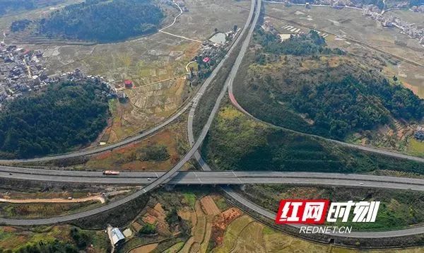 包括加快建设城步南山至绥宁岩口,隆回至武冈公路洞口段等总长357