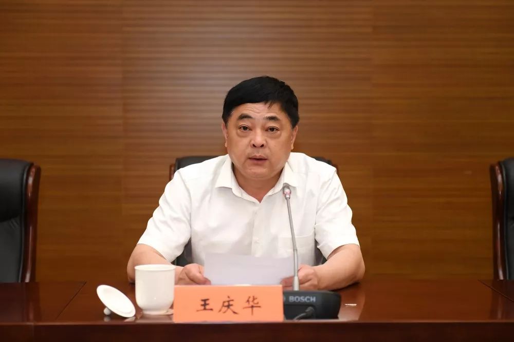 吴江区领导王庆华,王燕红,范建龙,杨斌出席会议.