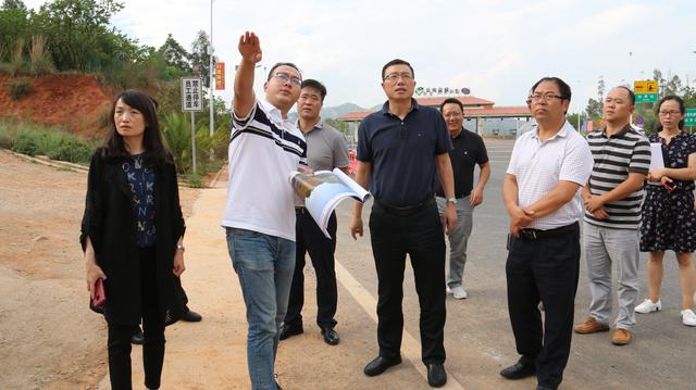6月17日,县委副书记,代理县长李进波带队调研县城人居环境提升工作.
