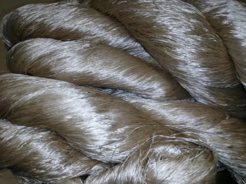 鲁山柞蚕丝绸服装在英联邦北京协会26周年庆暨英联邦扶贫慈善博览会大