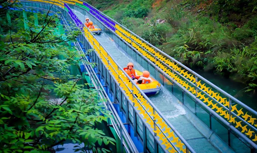 清远漂流季每年夏季有近百万人涌入清远玩漂流