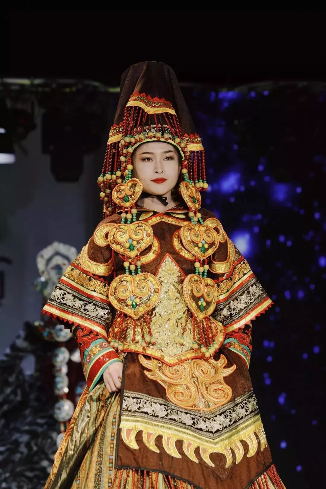 玩转度假区民族时装周来袭公园1903变身超级t台