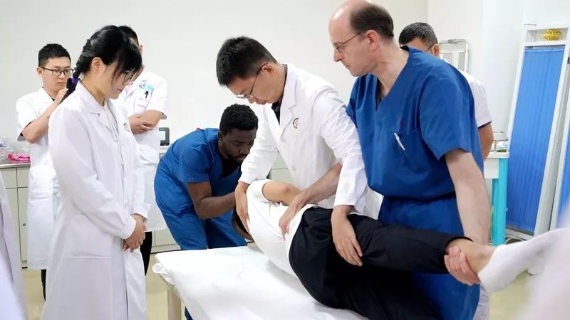 动态|| 英国骨科专家授课 市中心医院危重创伤急救高级课程培训成功
