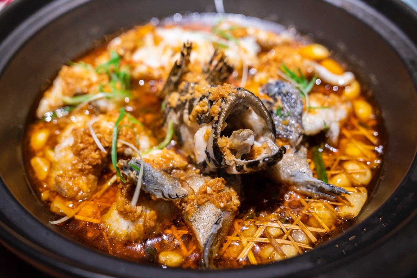 中山路繁华大街上的海鲜餐厅,厦门都市中的闽南风味