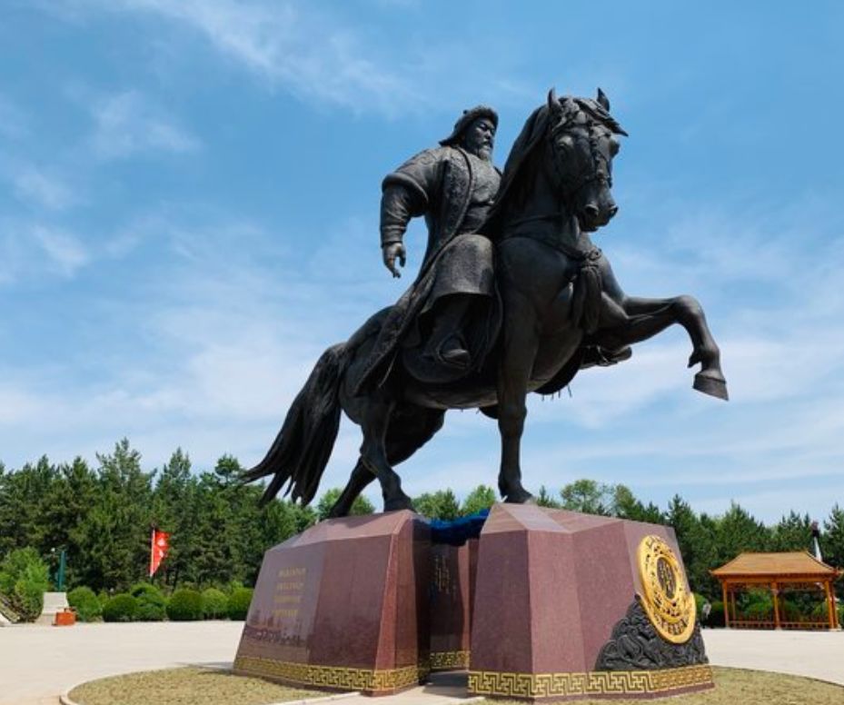 (门票自理),是蒙古帝国第一代大汗成吉思汗的衣冠冢,也是祭祀成吉思汗