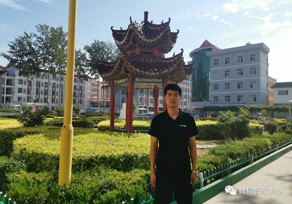 我叫李建彤,今年30岁,2012年毕业于河北体育学院.