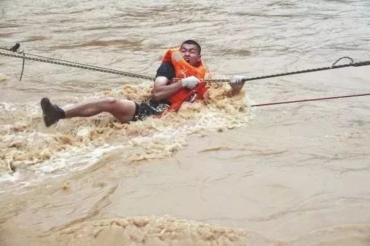 风雨兼程抢险救援抗洪救灾中他们冲在第一线