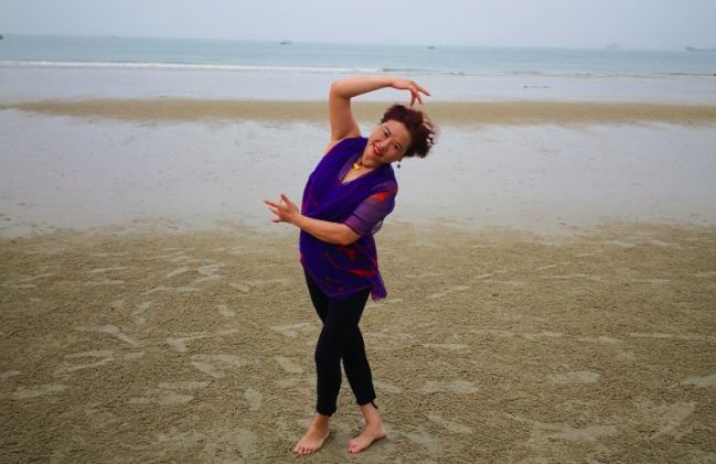 60岁开始练瑜伽从肩周炎高血压到如今能轻松劈叉瑜伽让平凡人生逆袭