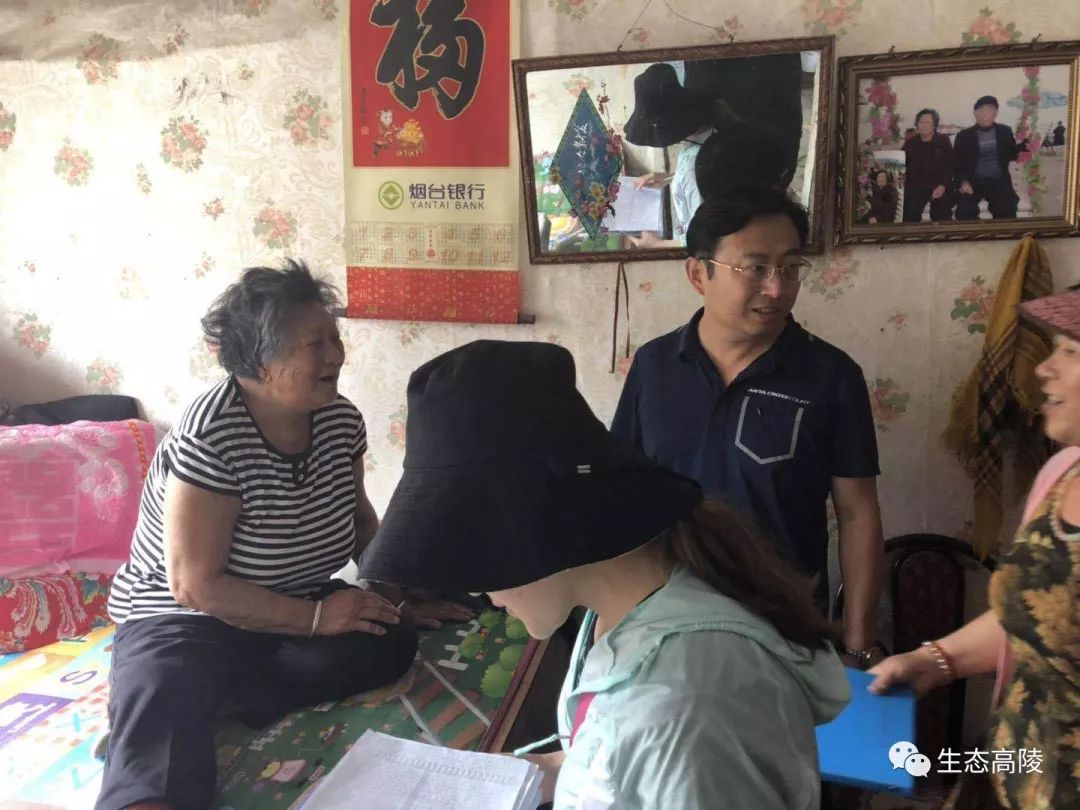 区扶贫办副主任孙艺明同志带队区,镇两级扶贫办工作