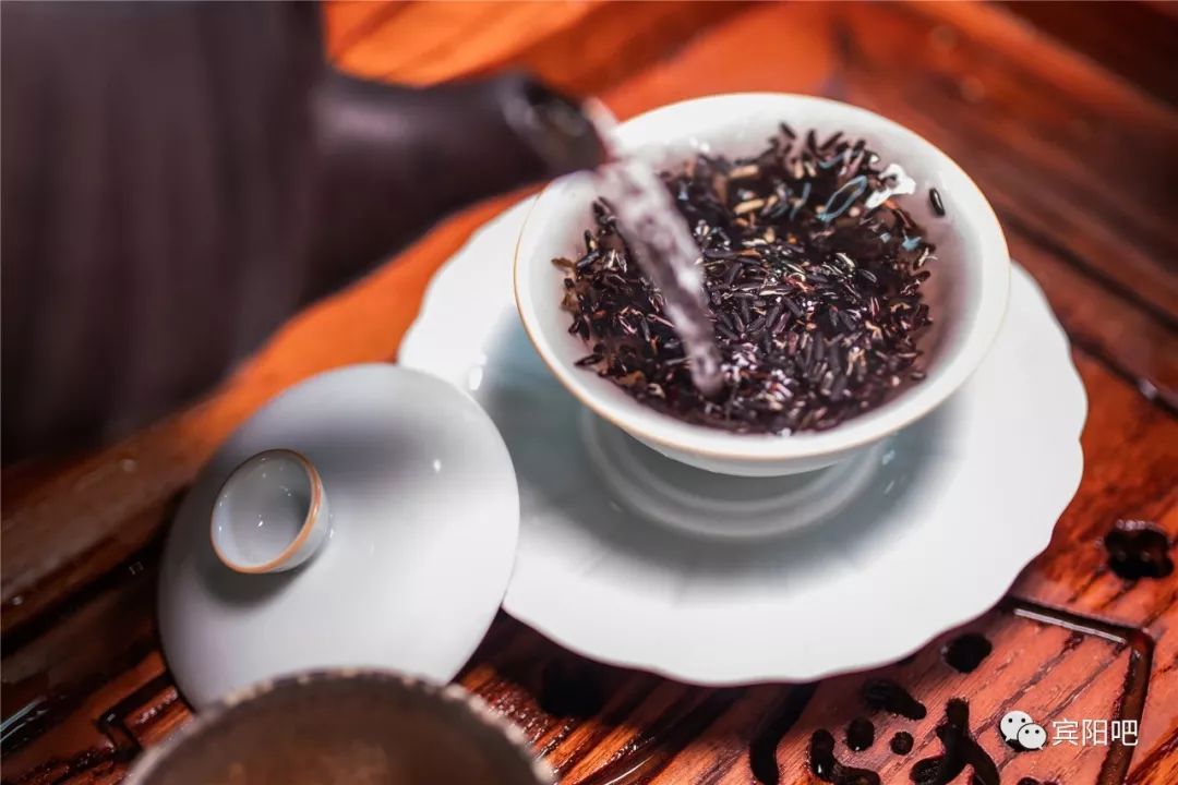 夏天来了泡杯笙墨香黑米养生茶