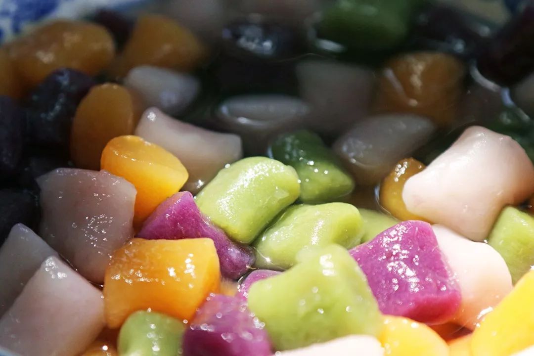 冰凉爽滑还有淡淡的薄荷香那是每一个金华人都爱的清凉糕