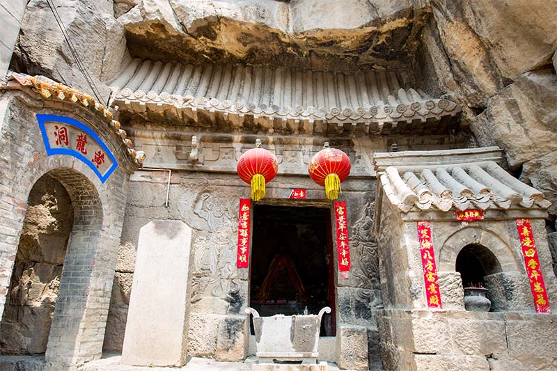 (王建安 摄影)河南省安阳市黄龙洞庙(当地称为小泰山),1971年12月21日