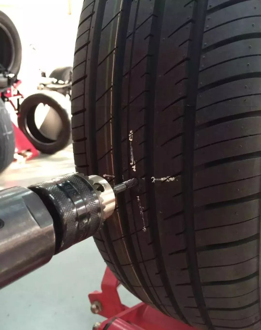 蘑菇钉补胎为何这么贵?