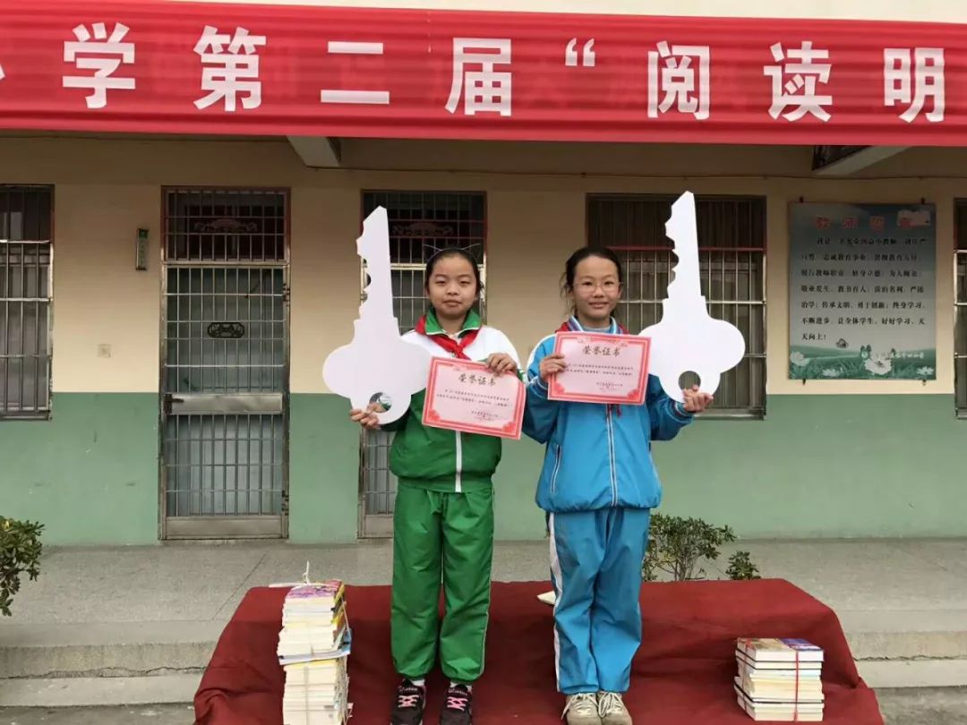 左:吴迪立(市特等奖),右:苏思恬(一等奖)苏思恬只是万千个益林小学