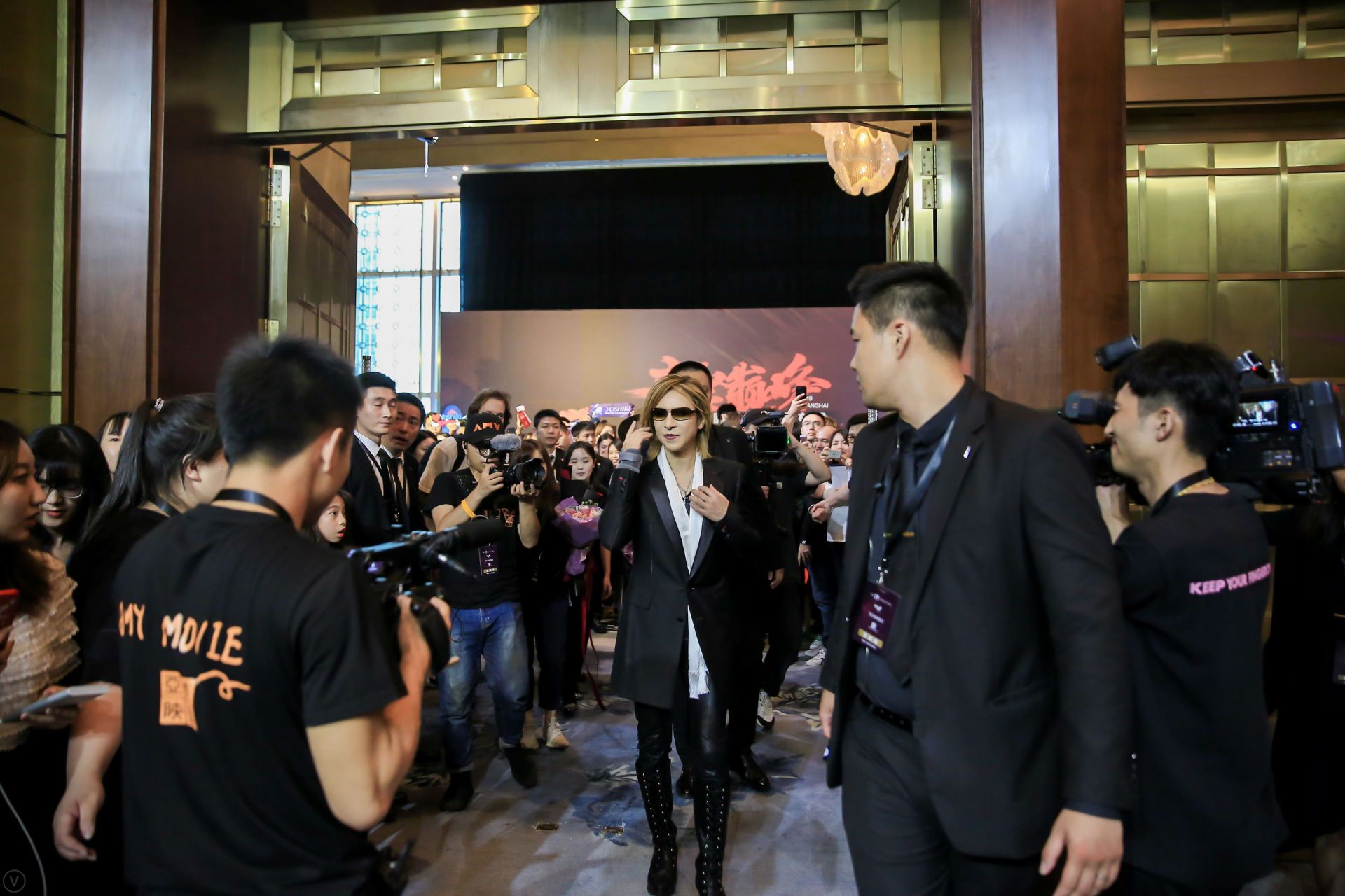 xjapan队长yoshiki惊喜现身上海亮相中日聚合时代全球发布会