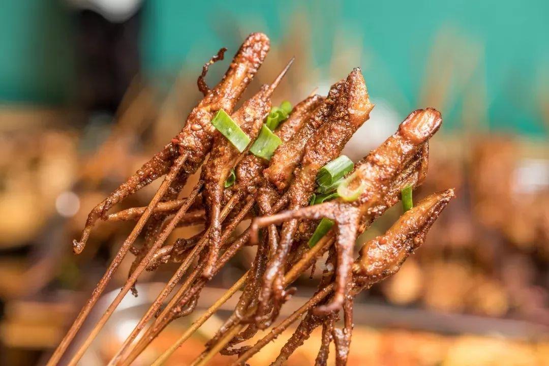 又香又脆的鸡脚筋外酥里嫩的烤鸭舌香而不腻的烤五花入口鲜嫩紧致