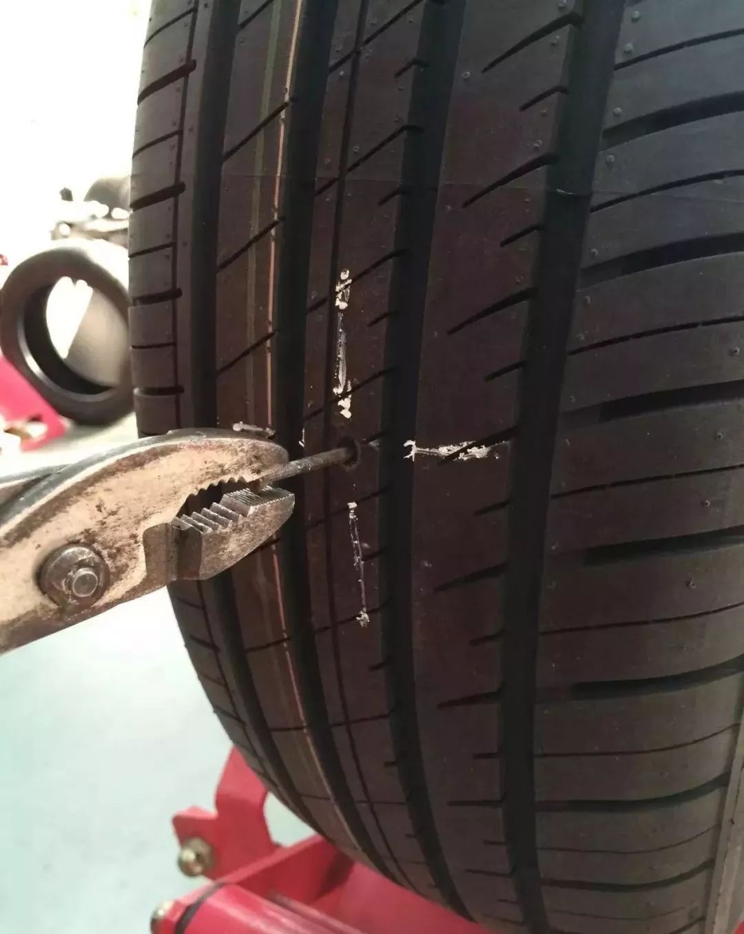 蘑菇钉补胎为何这么贵?