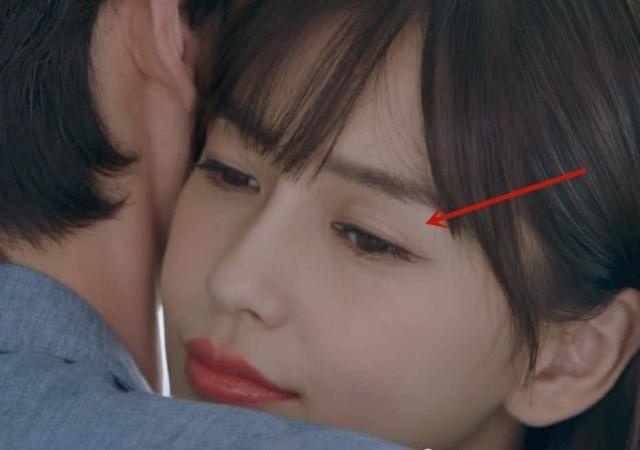 baby杨颖遭遇地震报平安剧中双眼皮贴太明显