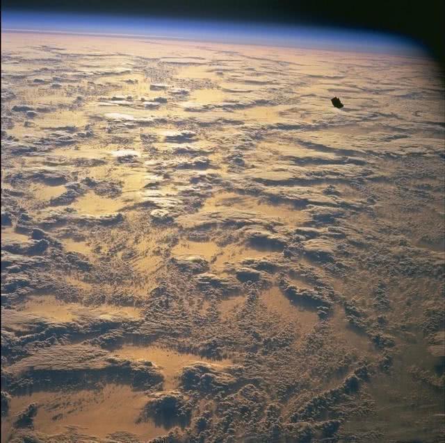 黑骑士卫星 来自搜狐网