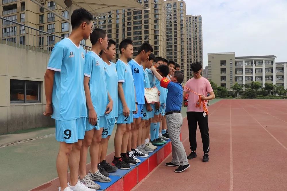 点燃绿茵激情演绎热血青春记临平一中第六届新城杯足球赛闭幕仪式