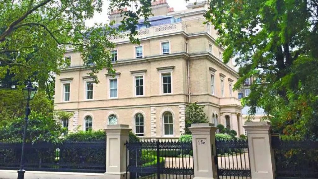 2015年,王健林就曾豪掷8000万英镑在伦敦肯辛顿宫花园大街置(租)下