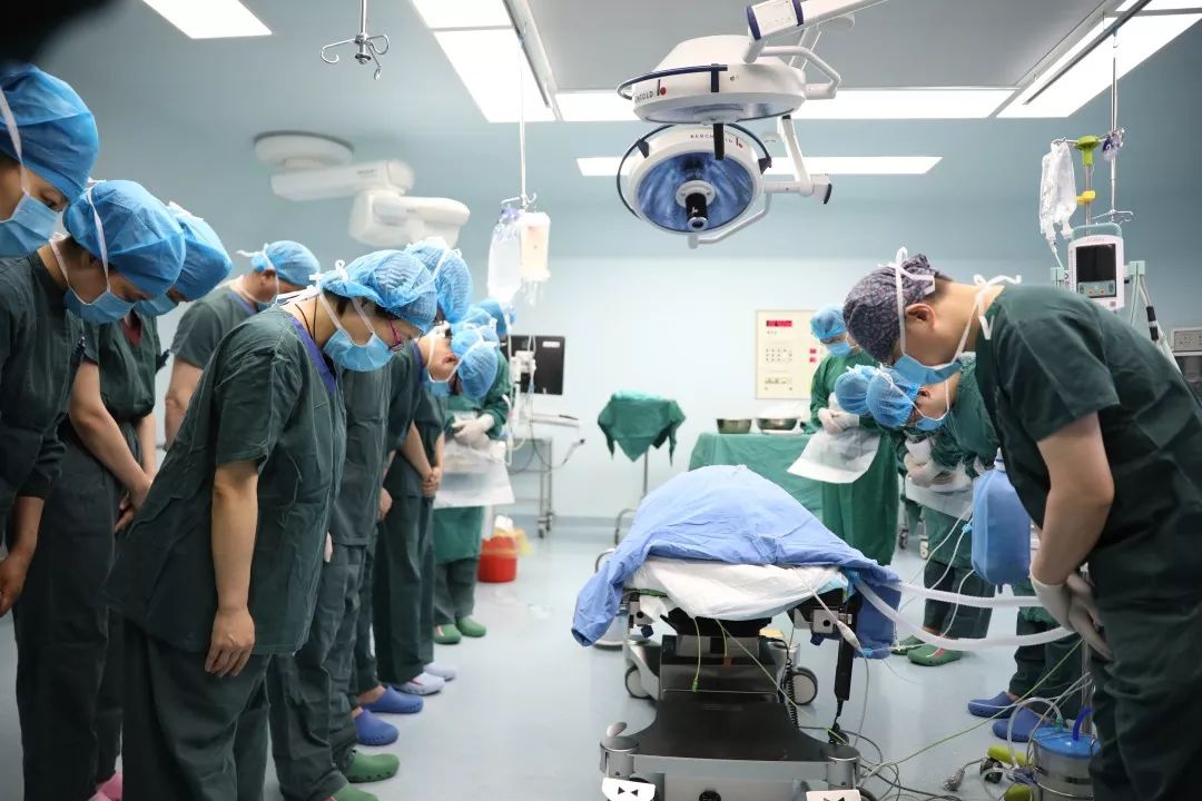 生前治病救人身后爱洒人间年仅42岁的女医生用自己的身躯做出了最后的