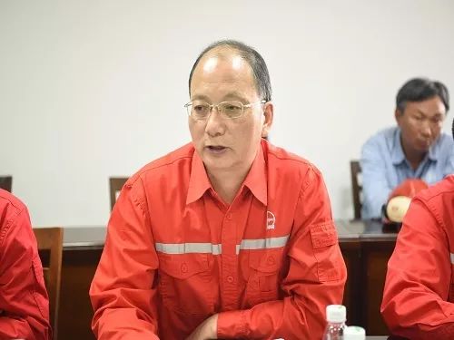 江汉油田分公司副总经理徐义卫参加江汉盐化工安全大反思大讨论座谈会