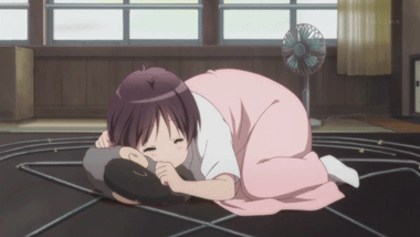 漫有gif丨超天然的睡神学姐——五月七日茴香_枕头