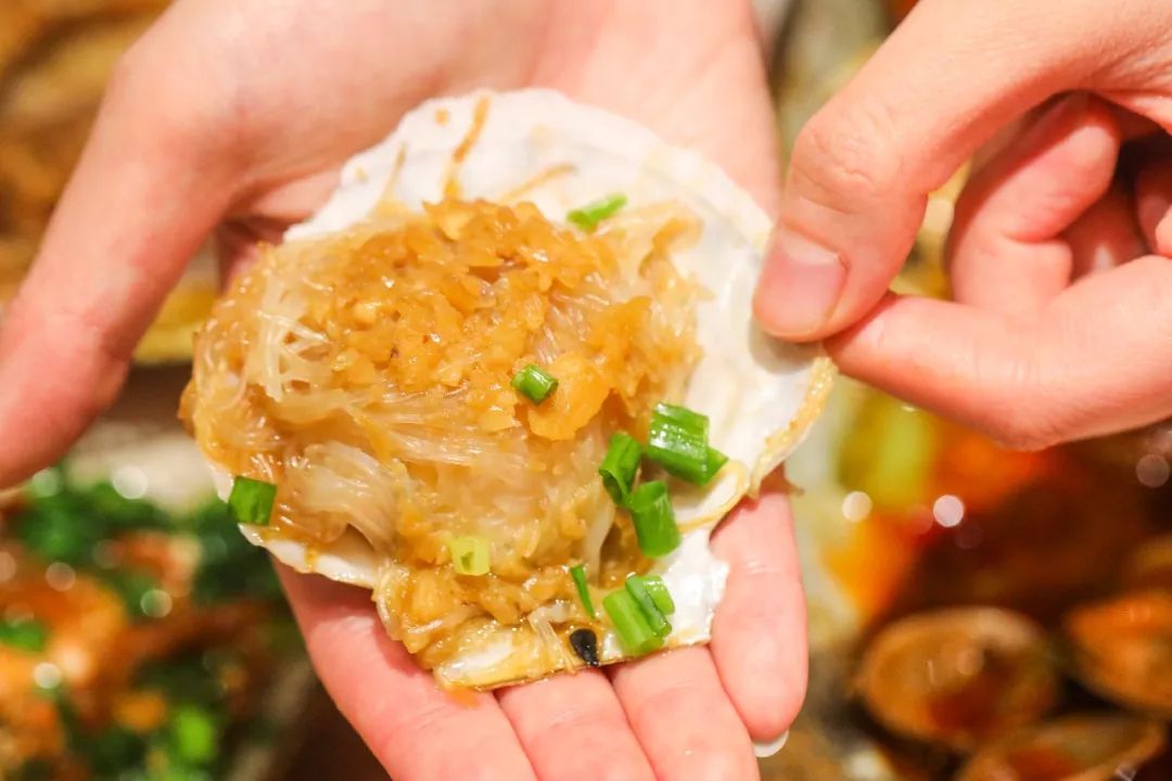 结实弹牙的蛙肉,紧致又有嚼劲三种小海鲜,一次满足你吃不到半点沙子