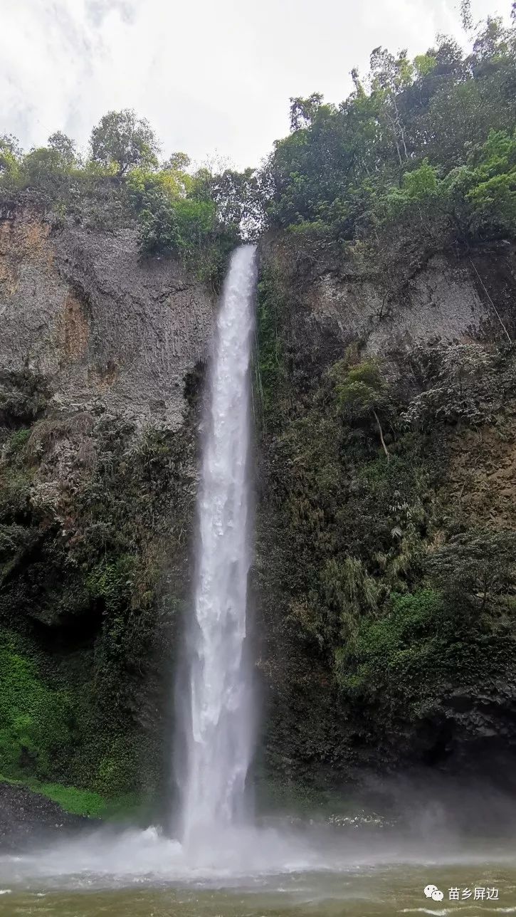 屏边滴水苗城作为云南省15个特色小镇之一,用"山,水,林,苗,城"五素,在