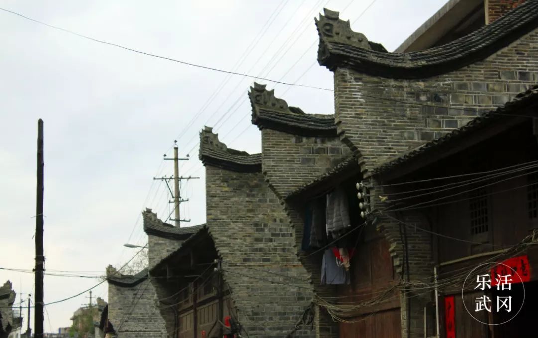 对于住在武冈老城区的街坊 老武冈人总会有种特别的情愫 它养育