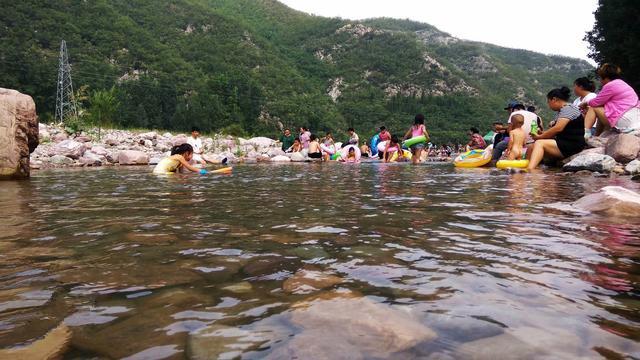 不收费河南这原生态美景山林滴翠河水潺潺孩子偏爱戏水摸鱼