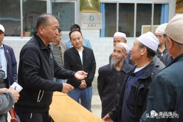 康乐县委书记吴国峻主持召开上湾乡兰家村村民知情大会