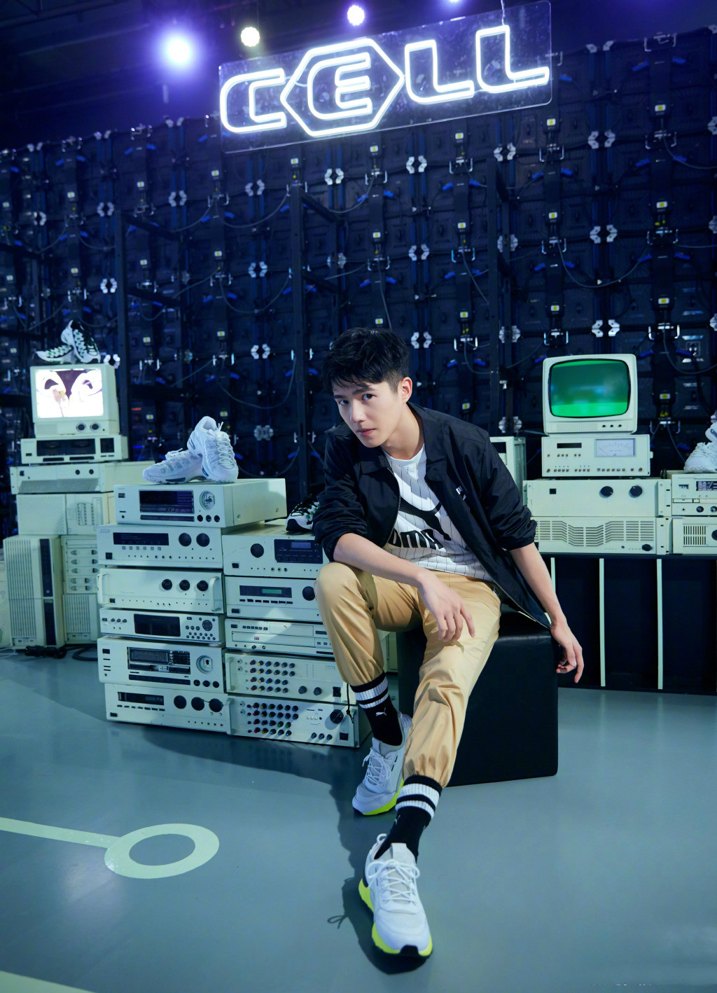 67刘昊然长腿校草之名不虚芒果色豆豆鞋青春帅气好养眼