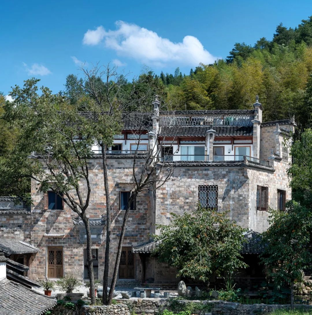 白墙青瓦,低檐粉黛的徽派设计,这才是民俗最高级打开方式!