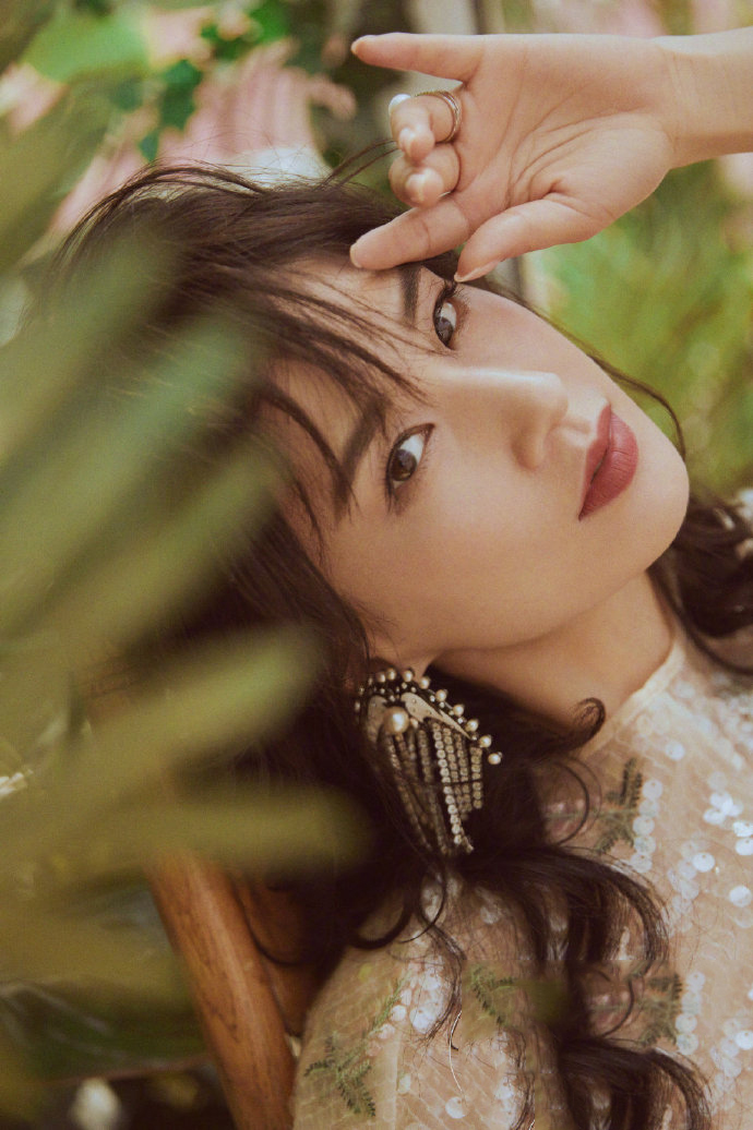 原创黄圣依唯美写真尽显女人味暖色系搭配更加魅惑她很适合古典风