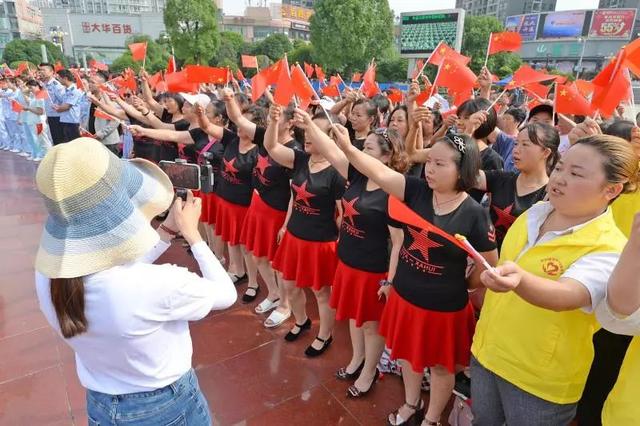 超燃花灯广场我和我的祖国快闪震撼上演