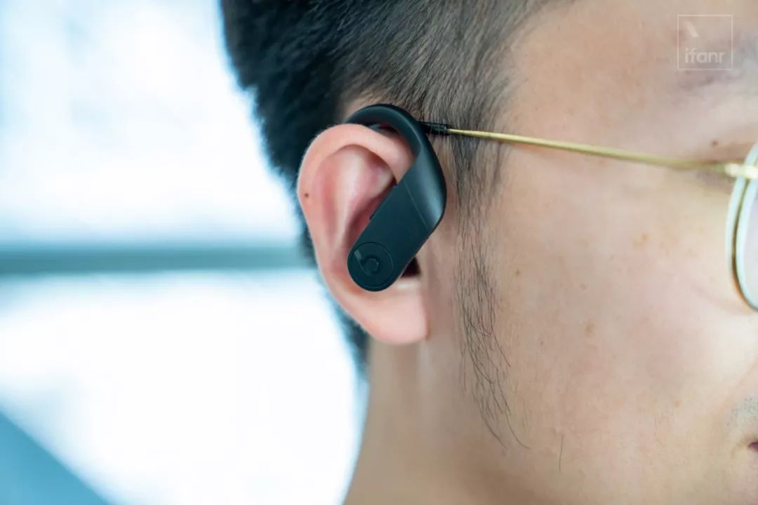 beats首款真无线耳机评测运动版airpods唱跳rap都没有问题