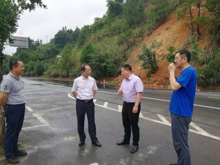 平安湘东防风险除隐患遏事故湘东区开展安全生产月宣传咨询日活动