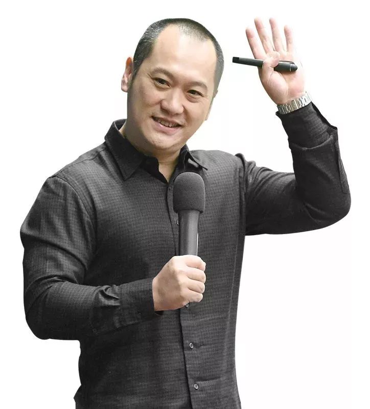 全国名师何捷老师 既是名师,又是父亲 说起何捷老师,相信大家都不会