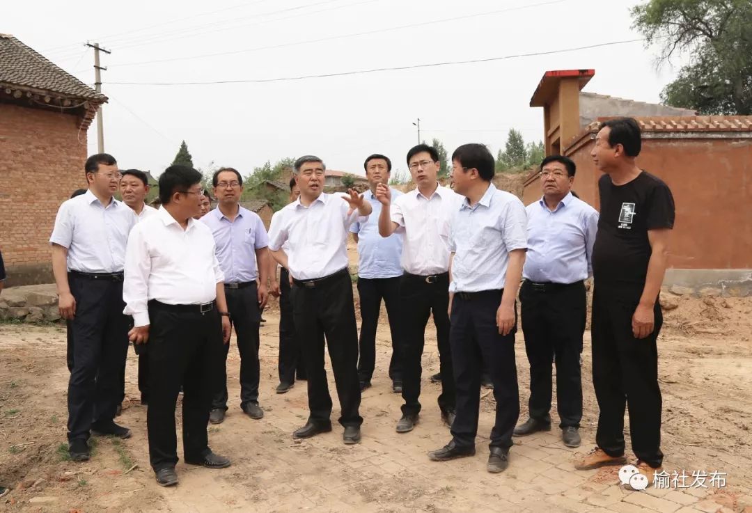 晋中市副市长,介休市委书记丁雪钦,晋中市政府党组成员,扶贫办主任