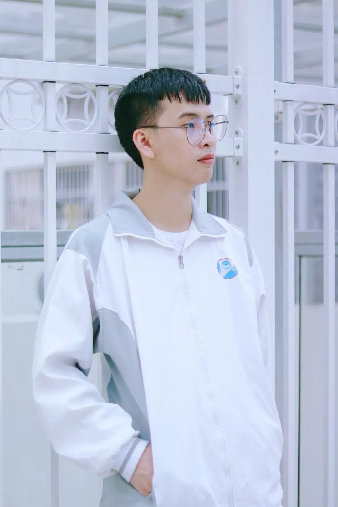 校服id:宜州区第一中学校服id:宜州区第一中学国教楼等你在转角想在