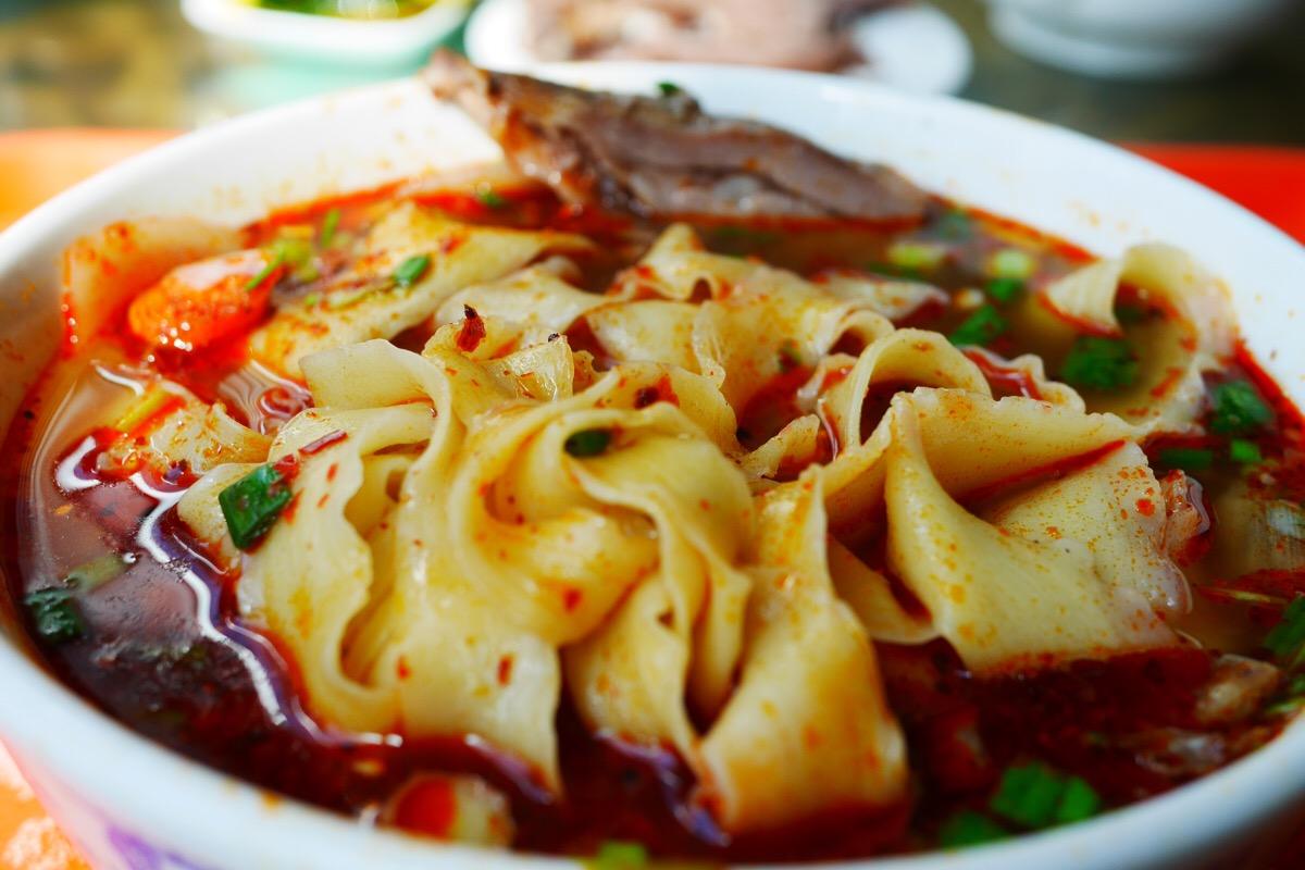 我家早餐常吃它,简单一煮10分钟出锅,比包子营养,比油条健康_刀削面