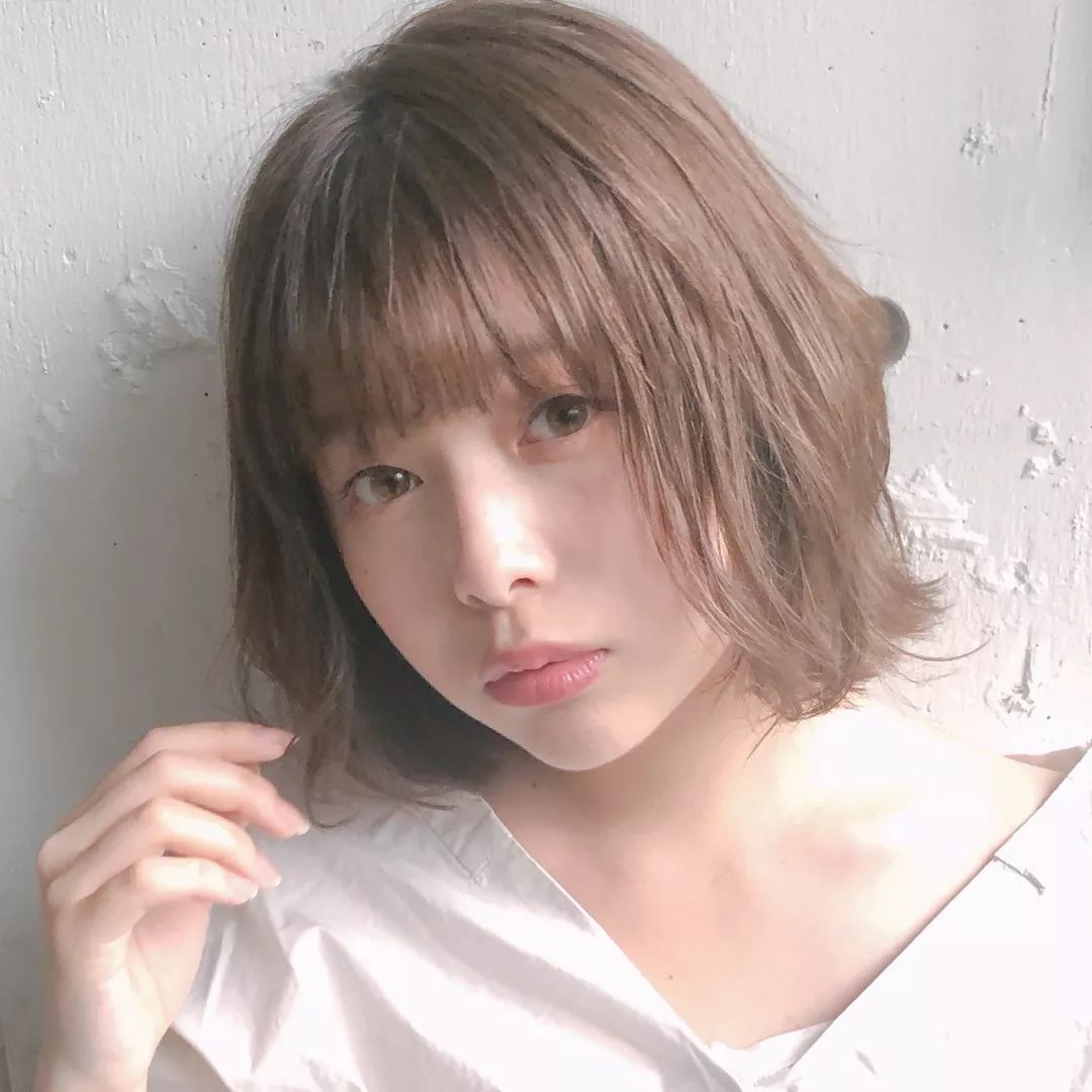 夏季最少女的发型中短发波波头